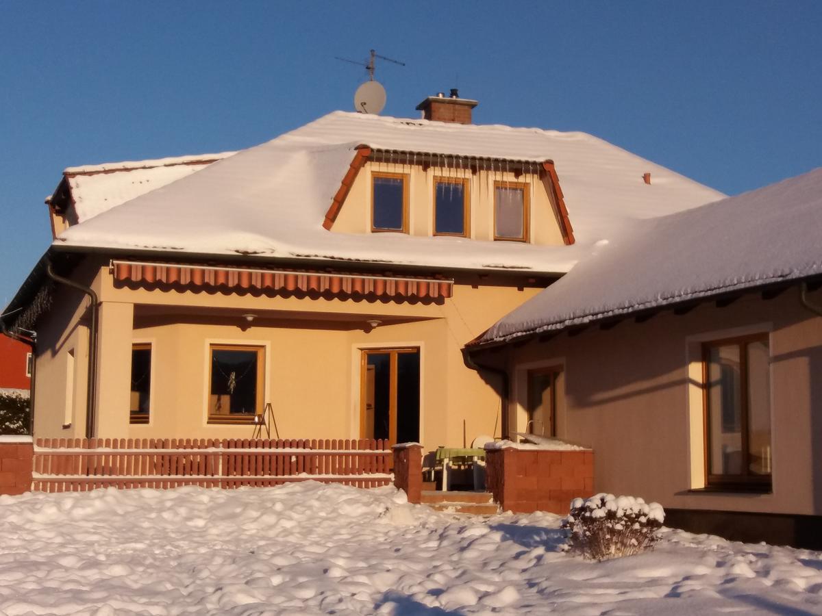 Villa Holiday Karlovy Vary Exterior photo