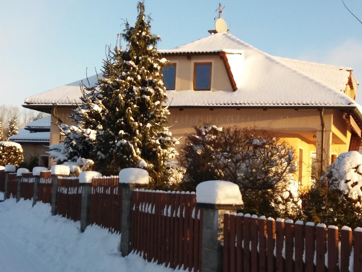 Villa Holiday Karlovy Vary Exterior photo